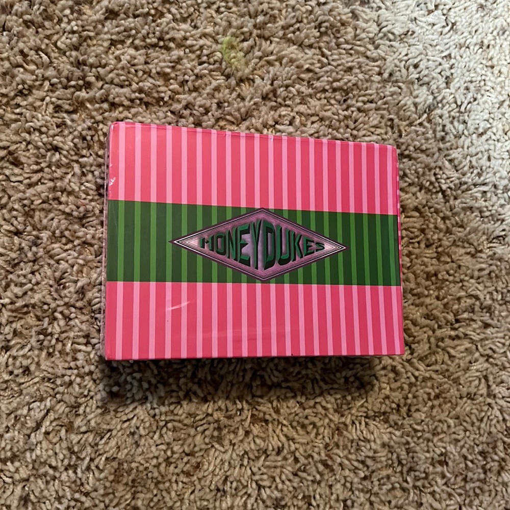 BNWT Lootcrate exclusive Harry Potter Honeydukes box w/erasers collector’s item!